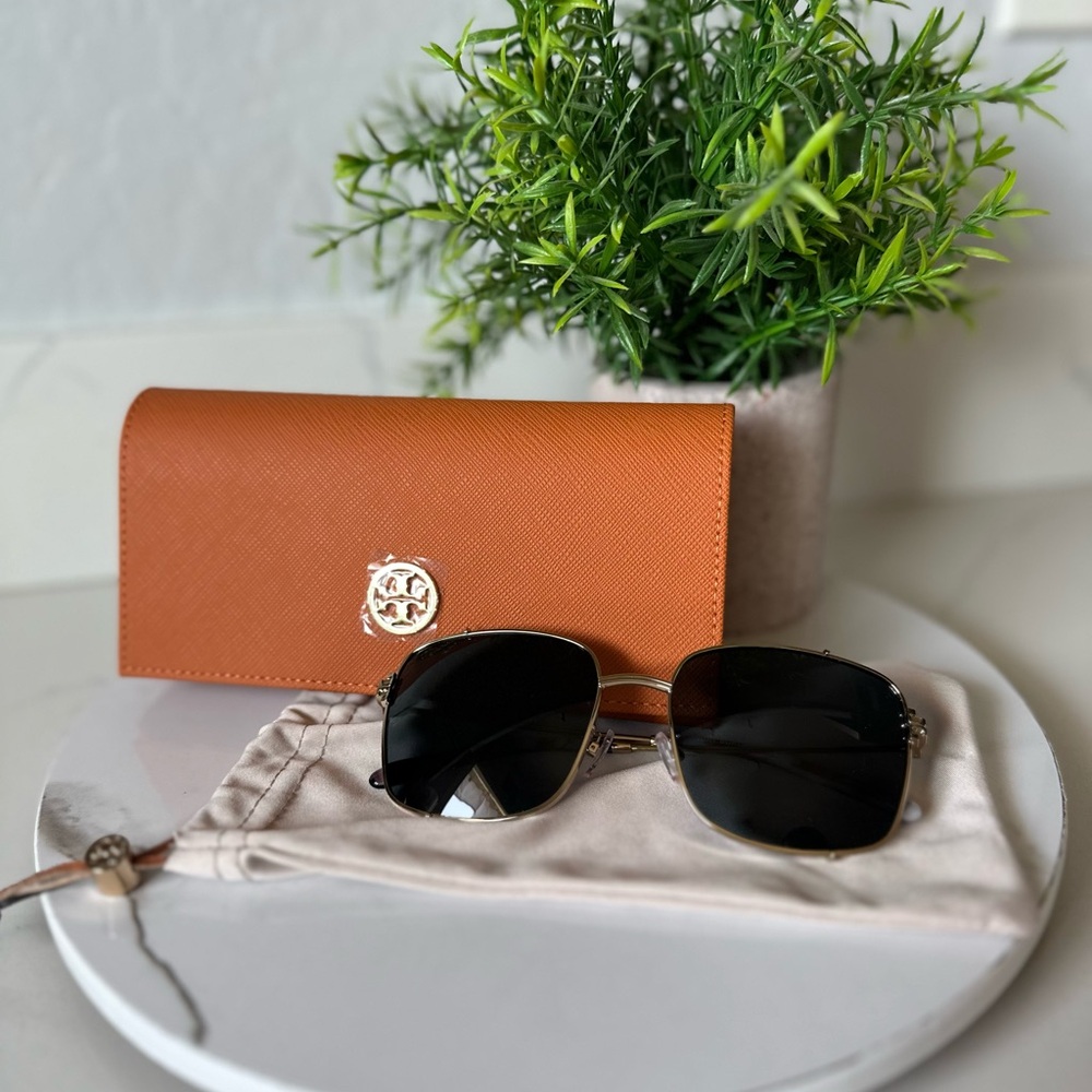 TORY BURCH ELEANOR RECTANGLE SUNGLASSES